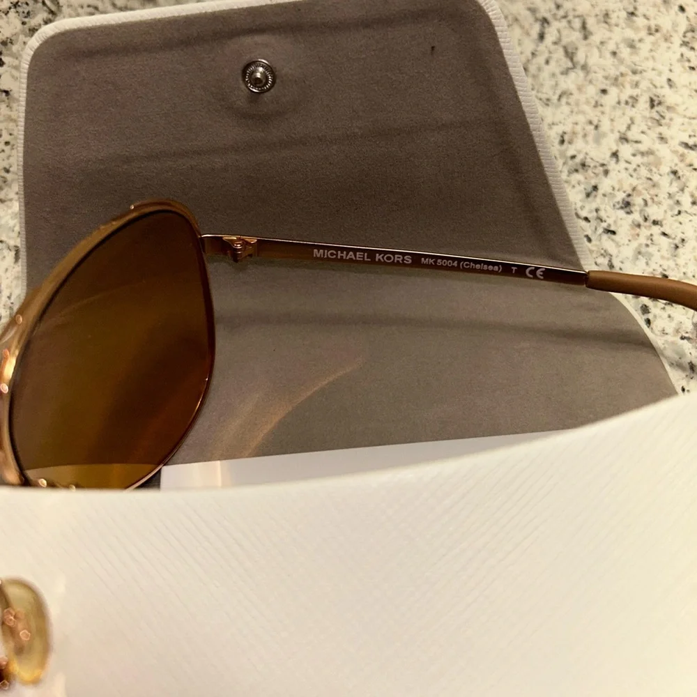 MK WOMENS SUNGLASSES - Picture 4 of 9